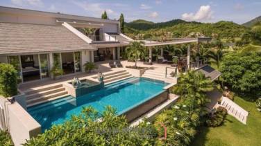 PALM HILLS RESIDENCE : Great Architectural 2 storey pool villa with golf course views
