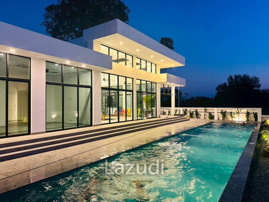 4 Beds 5 Baths 370 SQ.M. Phoenix Golf Club