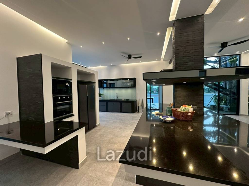 4 Beds 5 Baths 370 SQ.M. Phoenix Golf Club