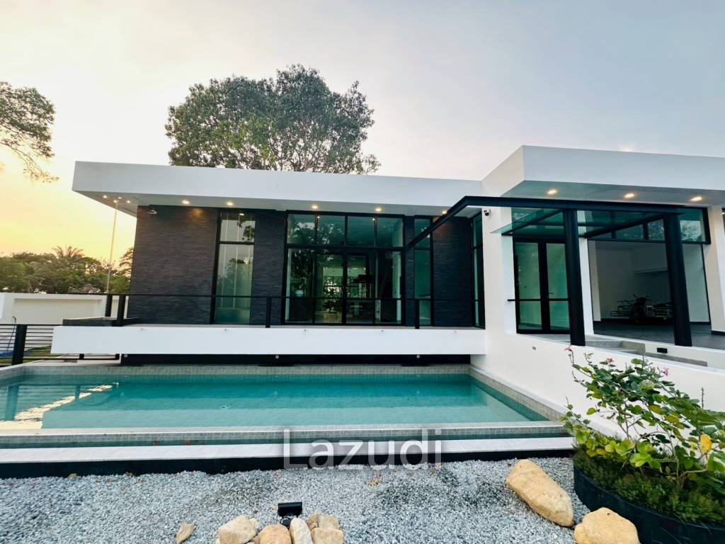 4 Beds 5 Baths 370 SQ.M. Phoenix Golf Club