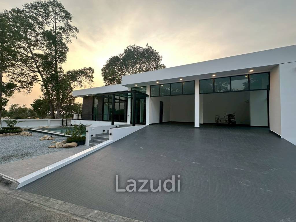 4 Beds 5 Baths 370 SQ.M. Phoenix Golf Club