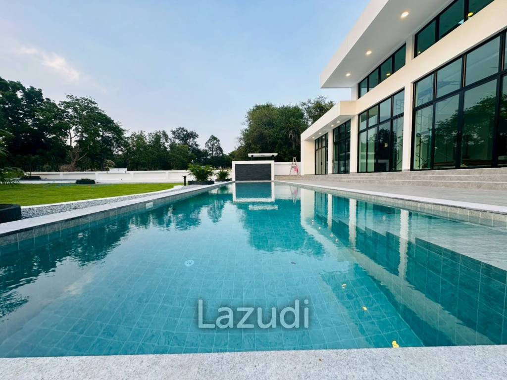 4 Beds 5 Baths 370 SQ.M. Phoenix Golf Club