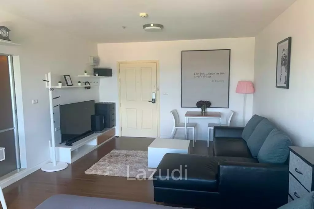 Immaculately presented studio condominium