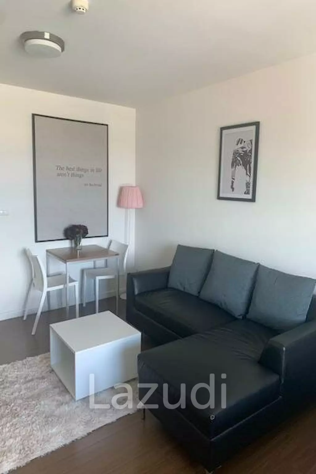 Immaculately presented studio condominium