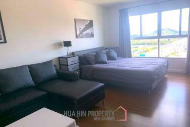 Immaculately presented studio condominium