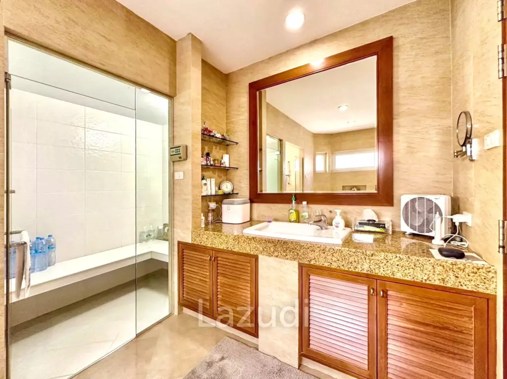 5 Bed 7 Bath Detached Home in Grand Canal Prachachean