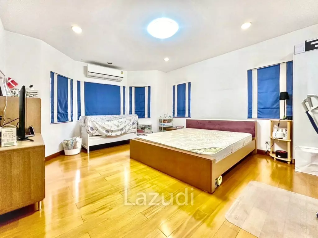 5 Bed 7 Bath Detached Home in Grand Canal Prachachean