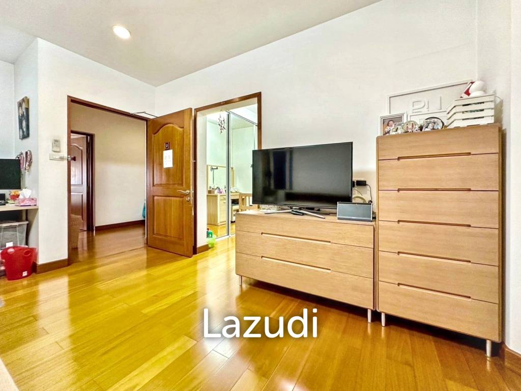 5 Bed 7 Bath Detached Home in Grand Canal Prachachean