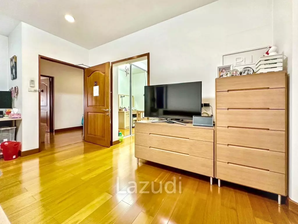 5 Bed 7 Bath Detached Home in Grand Canal Prachachean