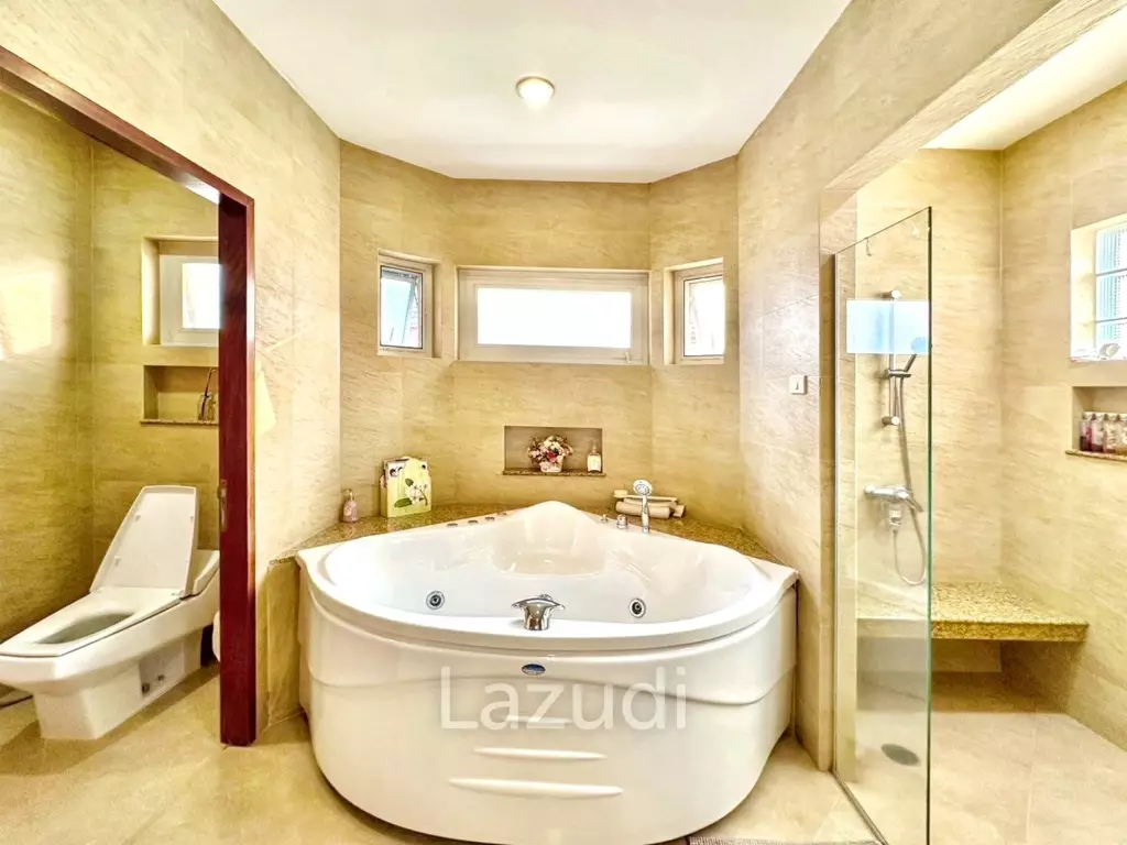 5 Bed 7 Bath Detached Home in Grand Canal Prachachean