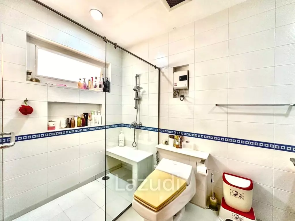 5 Bed 7 Bath Detached Home in Grand Canal Prachachean