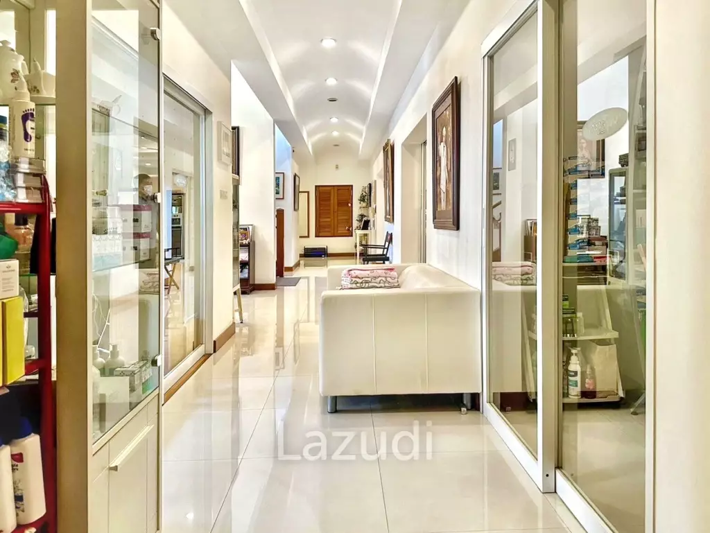 5 Bed 7 Bath Detached Home in Grand Canal Prachachean