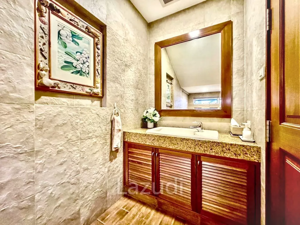 5 Bed 7 Bath Detached Home in Grand Canal Prachachean