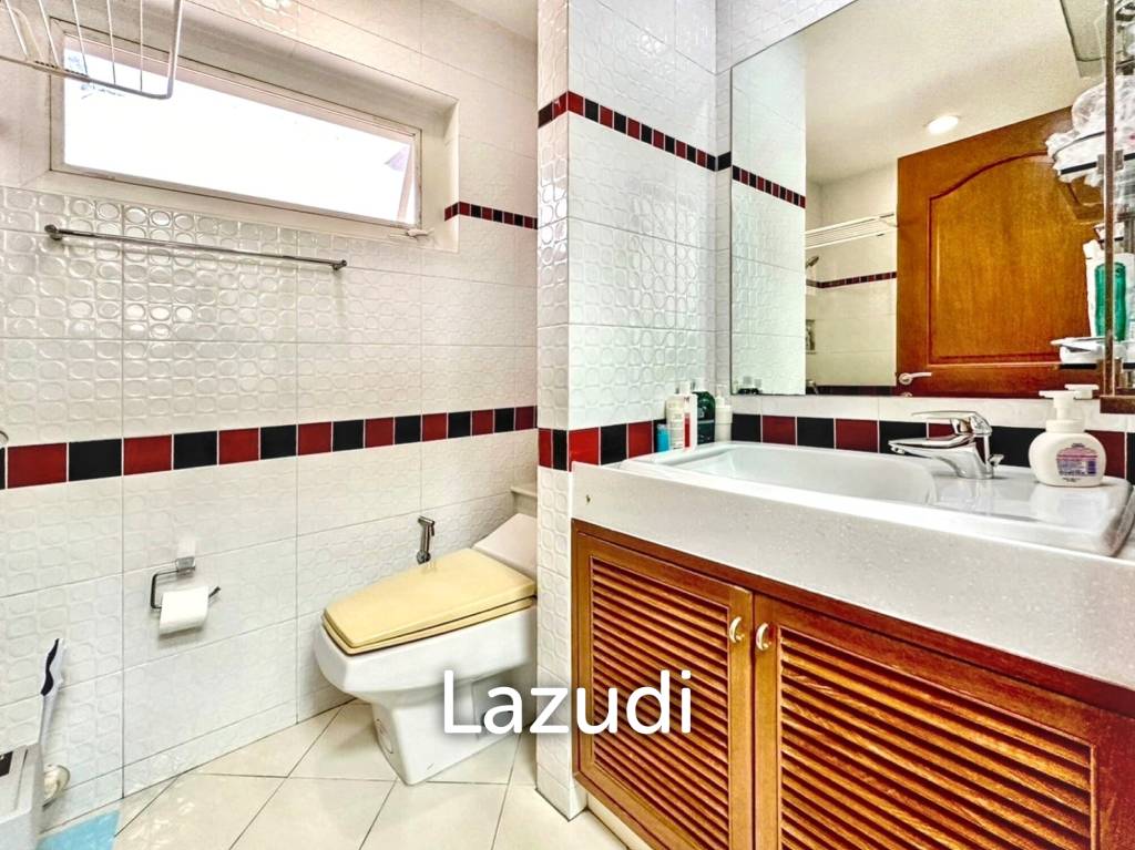 5 Bed 7 Bath Detached Home in Grand Canal Prachachean