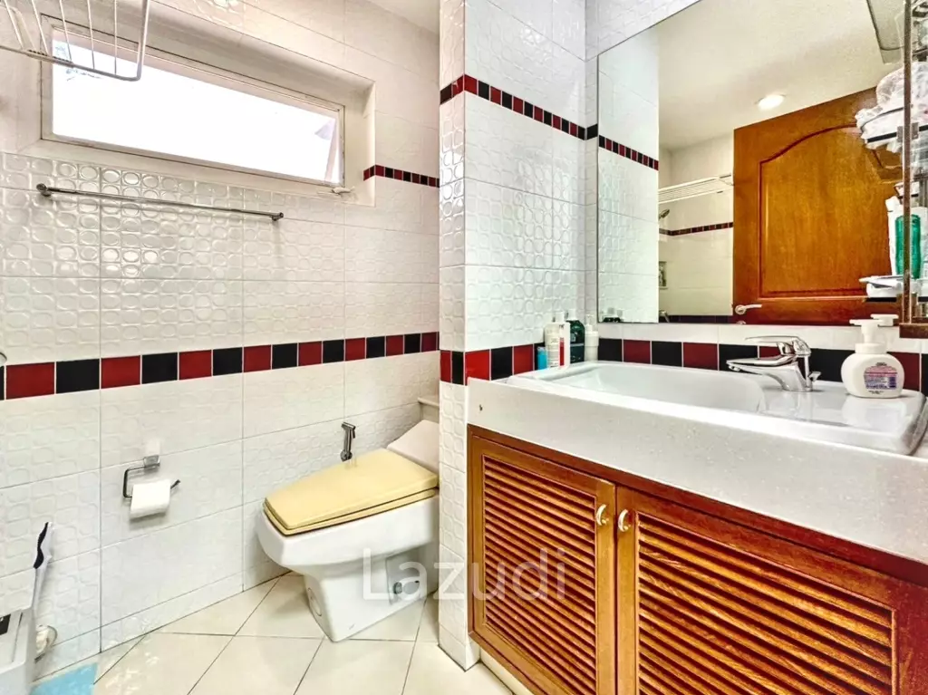 5 Bed 7 Bath Detached Home in Grand Canal Prachachean