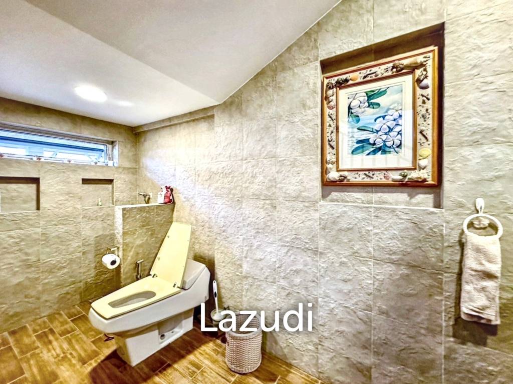 5 Bed 7 Bath Detached Home in Grand Canal Prachachean