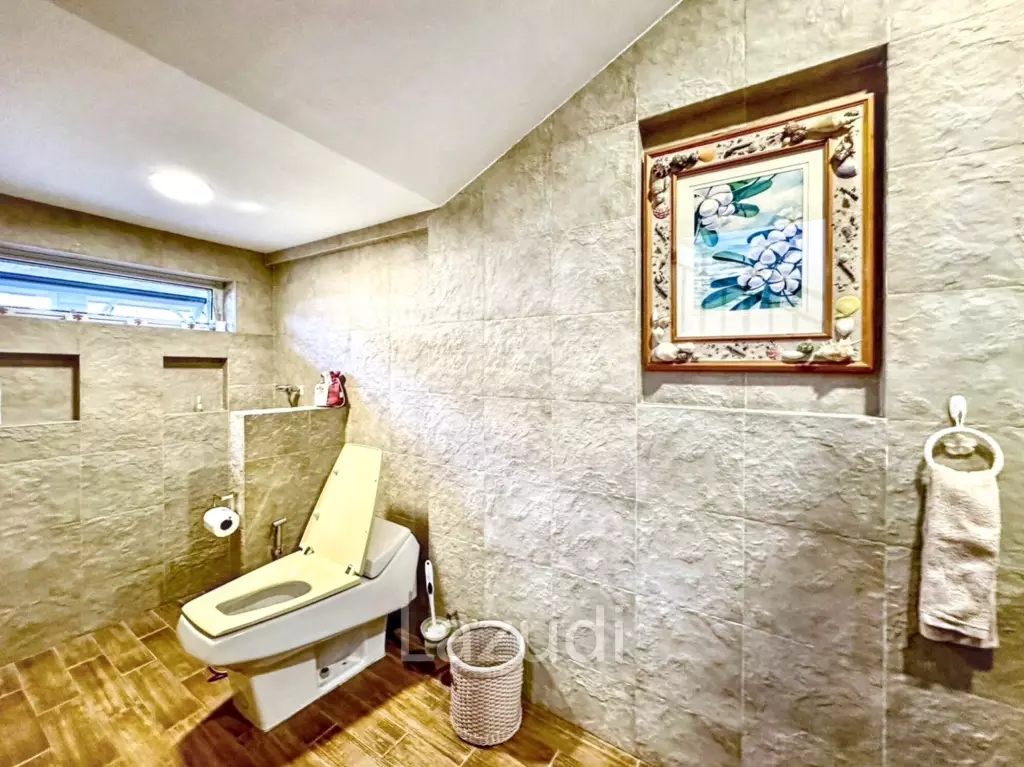 5 Bed 7 Bath Detached Home in Grand Canal Prachachean