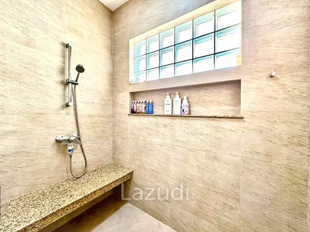5 Bed 7 Bath Detached Home in Grand Canal Prachachean
