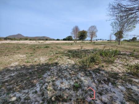 Prime Land 2 Rai For Home Building Plot Near Black Mountain Golf