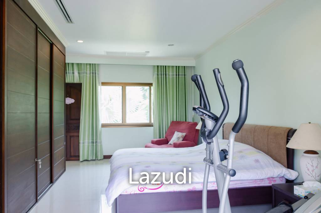 PALM HILLS CONDO : Great 3 Bed condo on the golf course