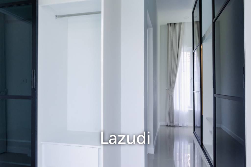 3 Bed 4 Bath 264.7 SQ.M Woodlands Residence