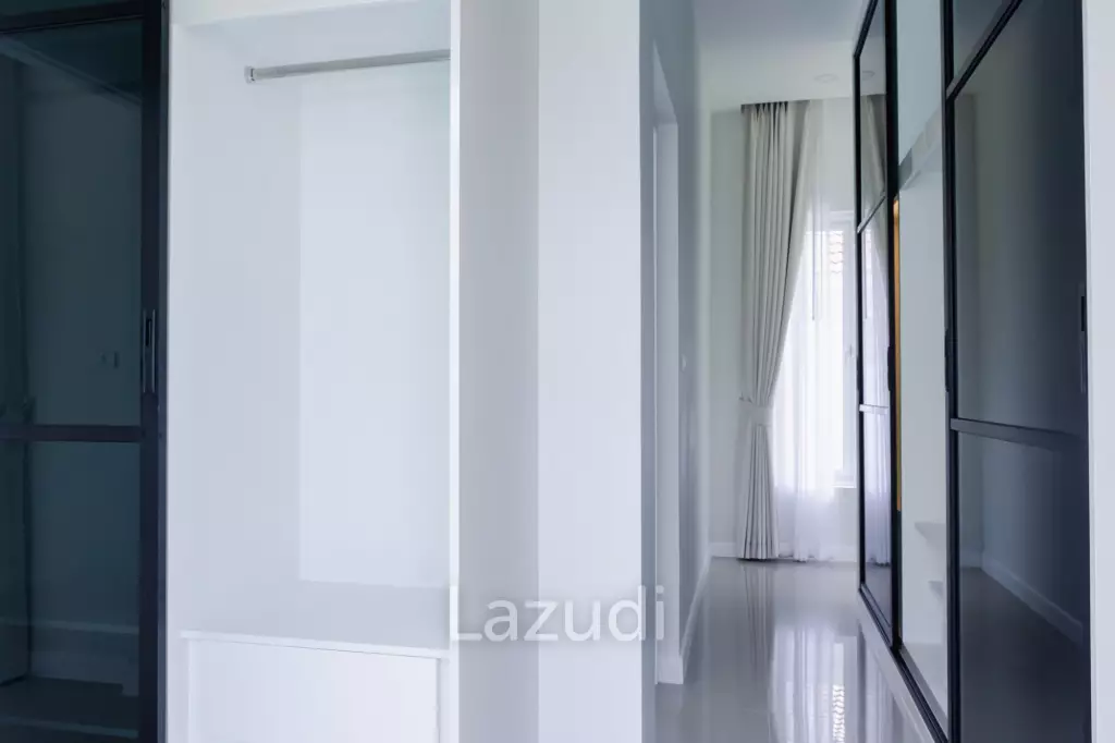 3 Bed 4 Bath 264.7 SQ.M Woodlands Residence