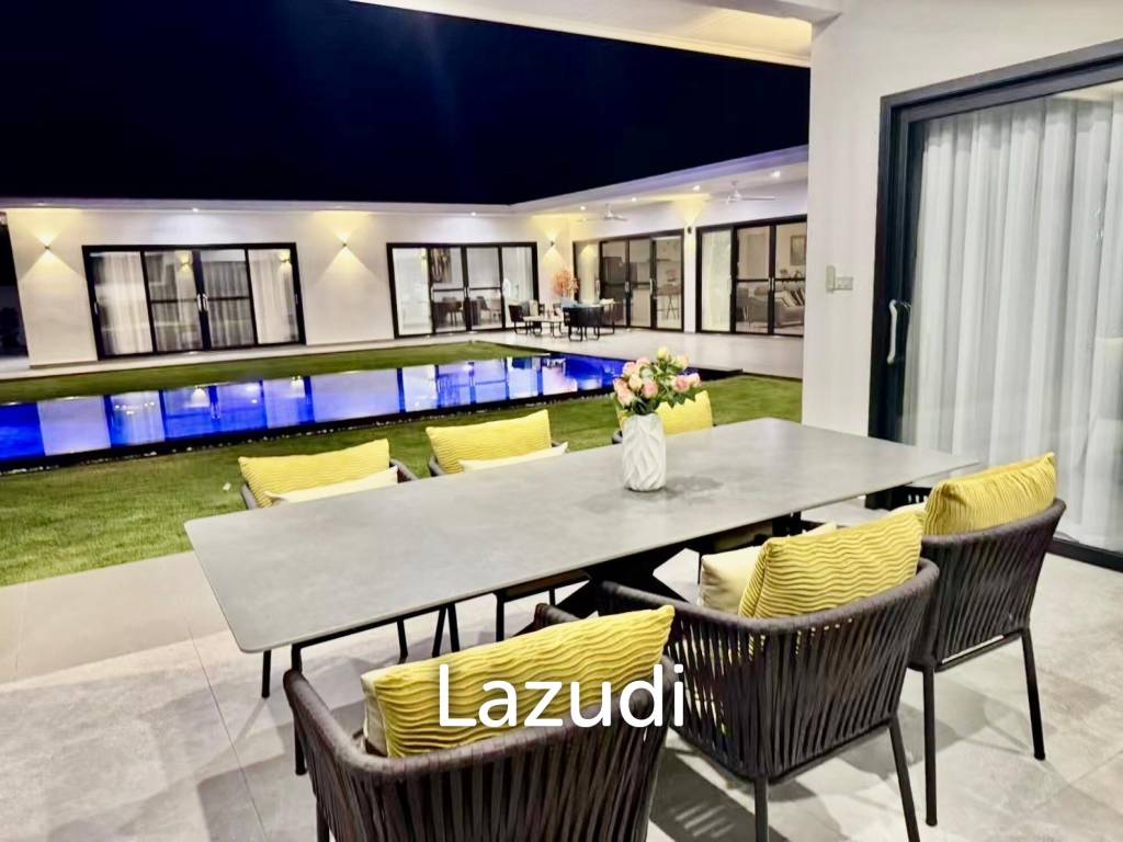Black Mountain: Pool villa with 5 bedrooms and 5 bathrooms