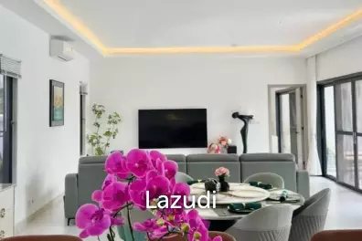 Black Mountain: Pool villa with 5 bedrooms and 5 bathrooms