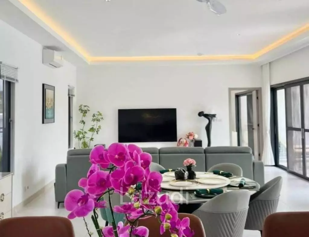 Black Mountain: Pool villa with 5 bedrooms and 5 bathrooms