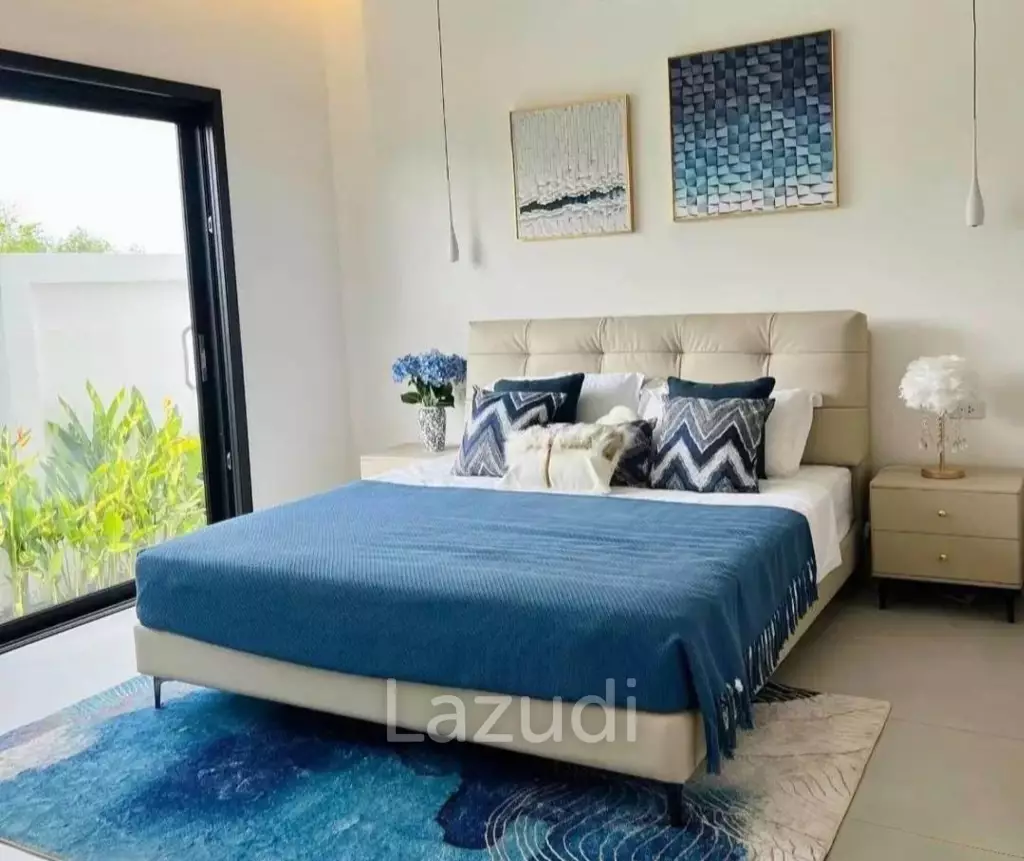 Black Mountain: Pool villa with 5 bedrooms and 5 bathrooms