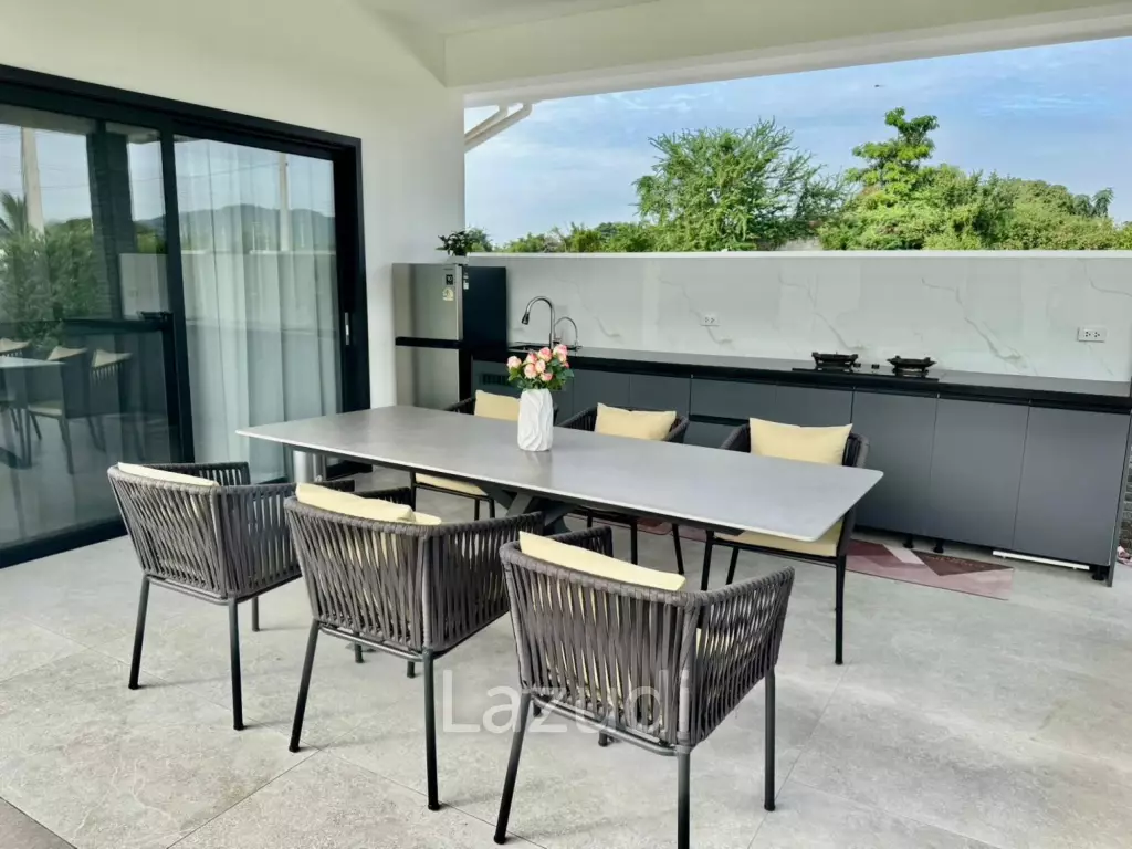 Black Mountain: Pool villa with 5 bedrooms and 5 bathrooms