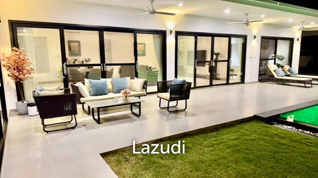 Black Mountain: Pool villa with 5 bedrooms and 5 bathrooms