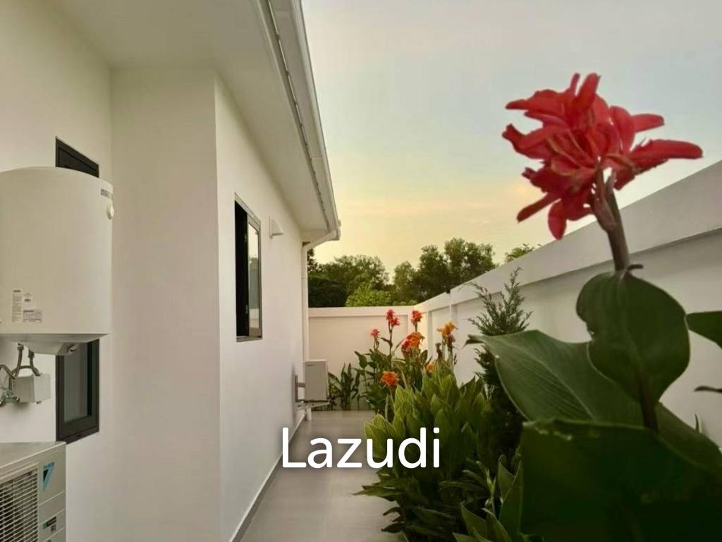Black Mountain: Pool villa with 5 bedrooms and 5 bathrooms