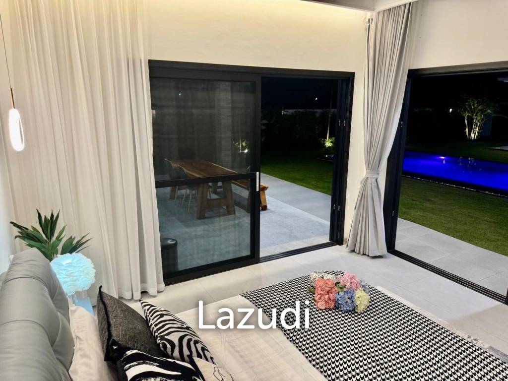 Black Mountain: Pool villa with 5 bedrooms and 5 bathrooms