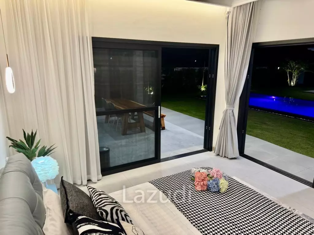 Black Mountain: Pool villa with 5 bedrooms and 5 bathrooms