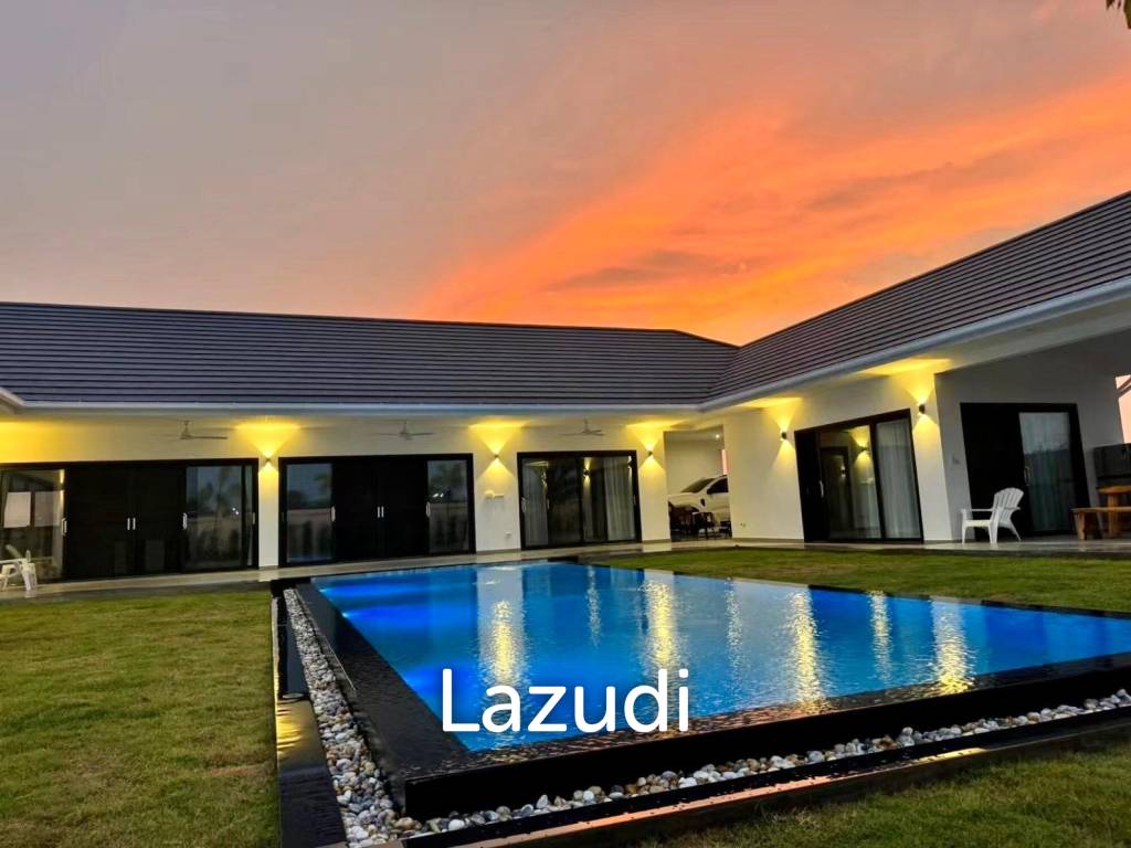 Black Mountain: Pool villa with 5 bedrooms and 5 bathrooms