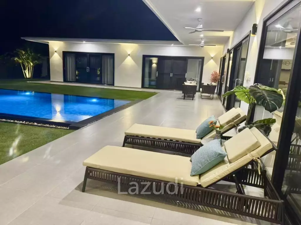 Black Mountain: Pool villa with 5 bedrooms and 5 bathrooms