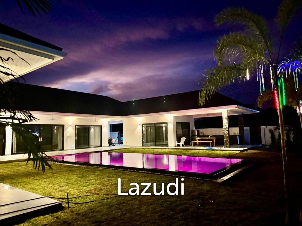 Black Mountain: Pool villa with 5 bedrooms and 5 bathrooms