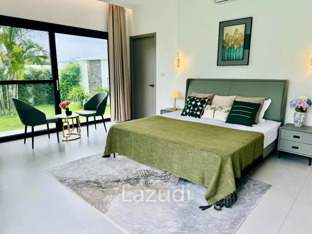 Black Mountain: Pool villa with 5 bedrooms and 5 bathrooms