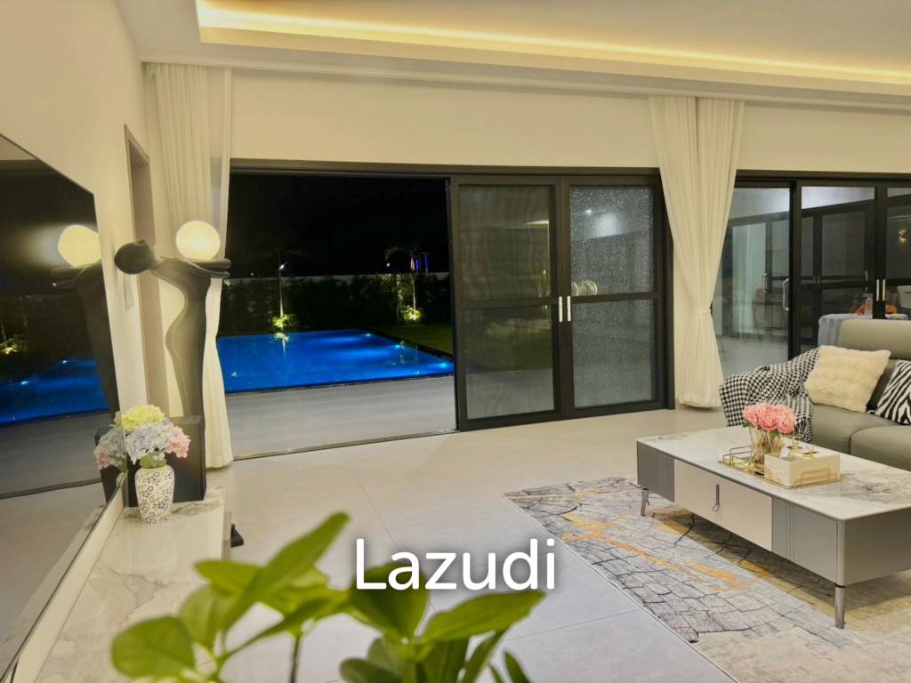 Black Mountain: Pool villa with 5 bedrooms and 5 bathrooms