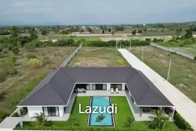 Black Mountain: Pool villa with 5 bedrooms and 5 bathrooms