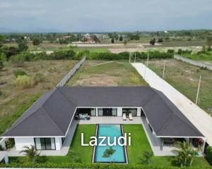 Black Mountain: Pool villa with 5 bedrooms and 5 bathrooms