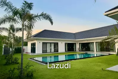 Black Mountain: Pool villa with 5 bedrooms and 5 bathrooms