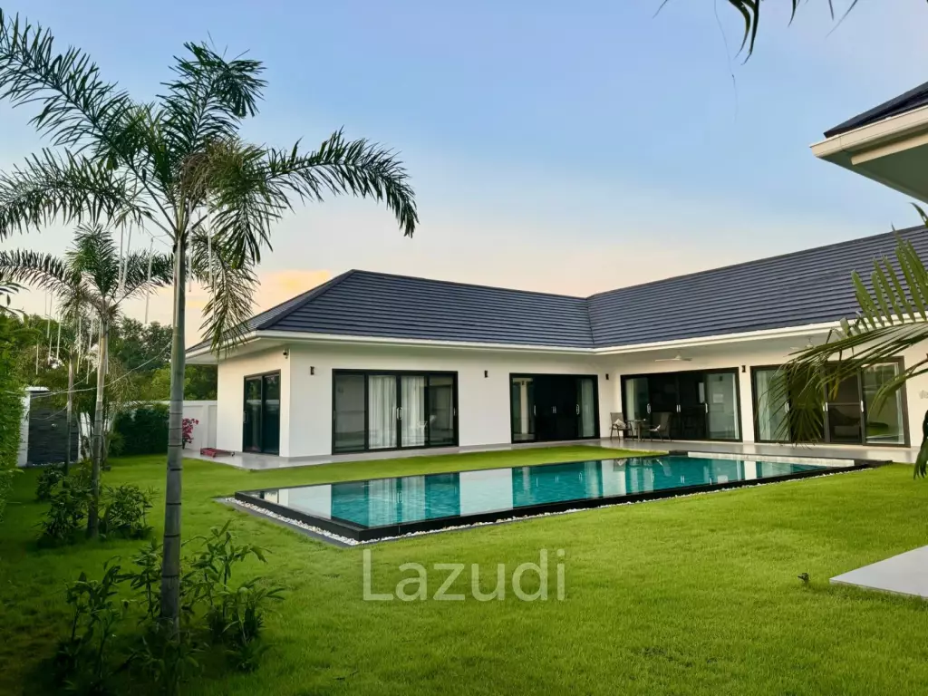 Black Mountain: Pool villa with 5 bedrooms and 5 bathrooms