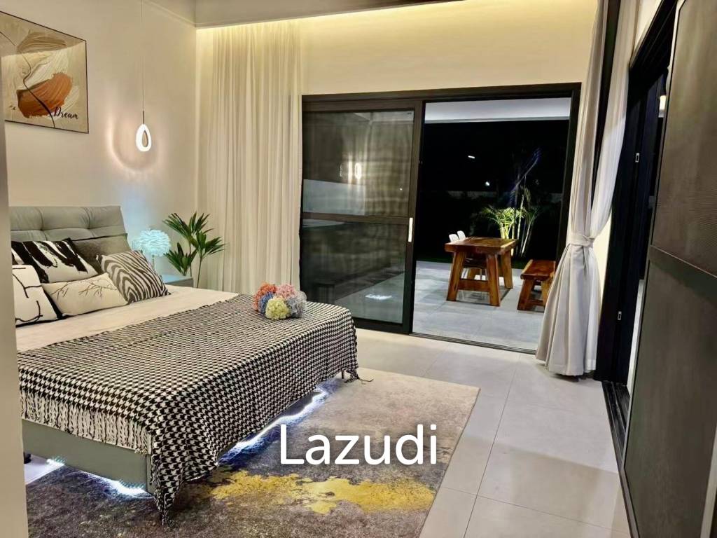 Black Mountain: Pool villa with 5 bedrooms and 5 bathrooms