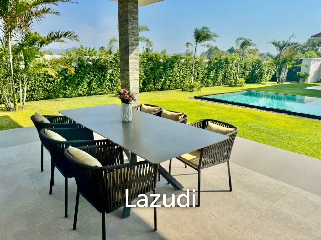 Black Mountain: Pool villa with 5 bedrooms and 5 bathrooms