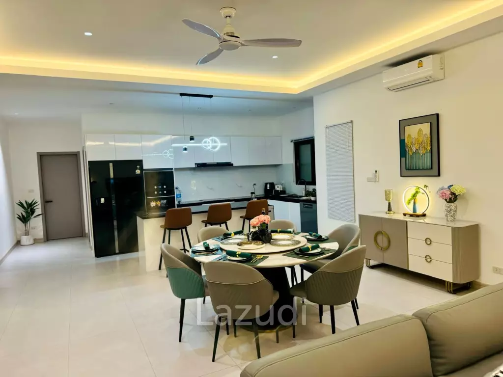 Black Mountain: Pool villa with 5 bedrooms and 5 bathrooms