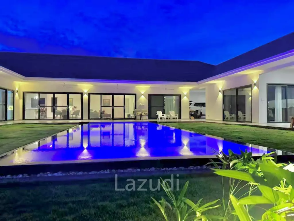 Black Mountain: Pool villa with 5 bedrooms and 5 bathrooms