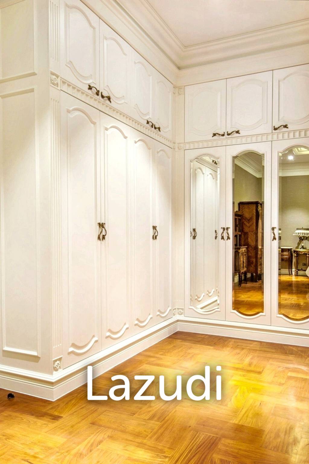 5 Bed 6 Bath Luxury Mansion in Central Bangkok – 517 SQ.W. of Land, Pool, Office Buildin in Din Daeng District