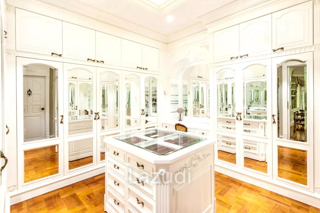 5 Bed 6 Bath Luxury Mansion in Central Bangkok – 517 SQ.W. of Land, Pool, Office Buildin in Din Daeng District